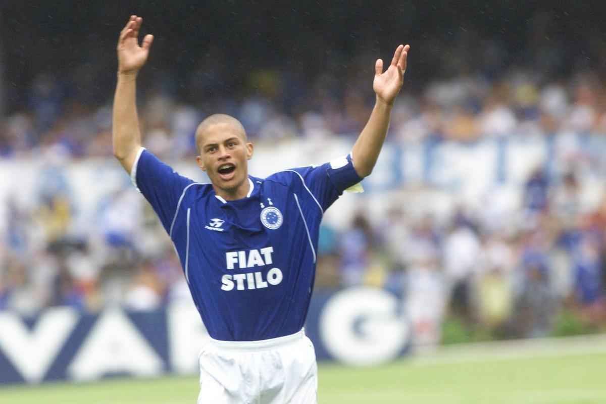 Craque Alex, capito do Cruzeiro entre 2003 e 2004
