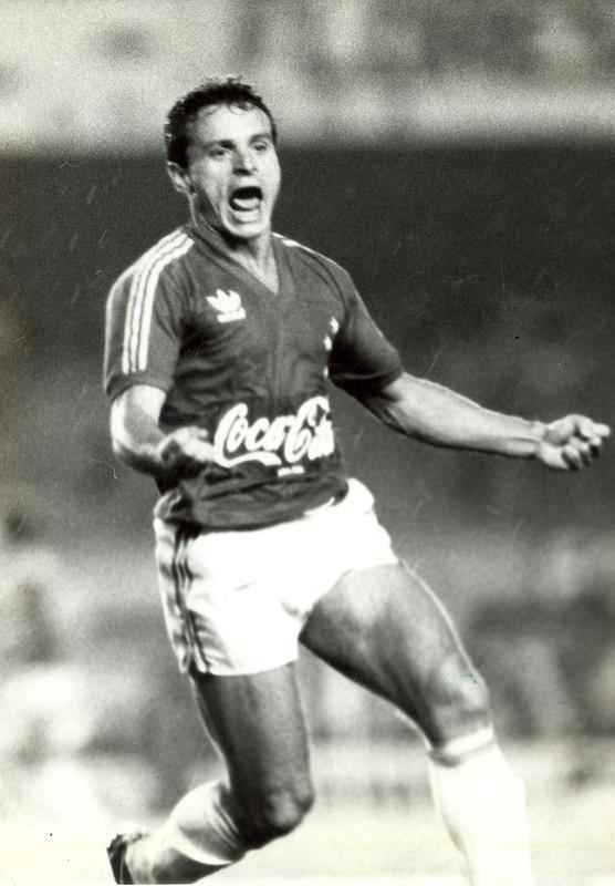 Ponta-esquerda Edson, capito do Cruzeiro no final dos anos 1980
