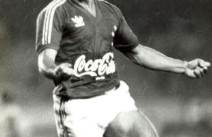 Ponta-esquerda Edson, capito do Cruzeiro no final dos anos 1980
