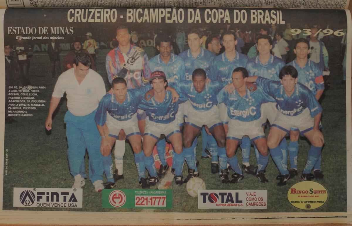 Nonato ( direita) como capito do Cruzeiro campeo da Copa do Brasil de 1996 sobre o Palmeiras