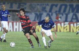 Zagueiro Cris, capito do Cruzeiro em 2004 aps a sada de Alex
