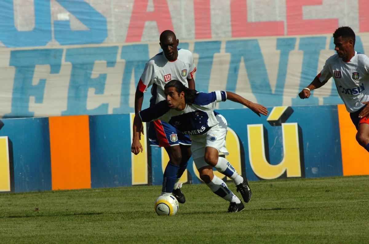 Volante chileno Claudio Maldonado, capito do Cruzeiro em 2005
