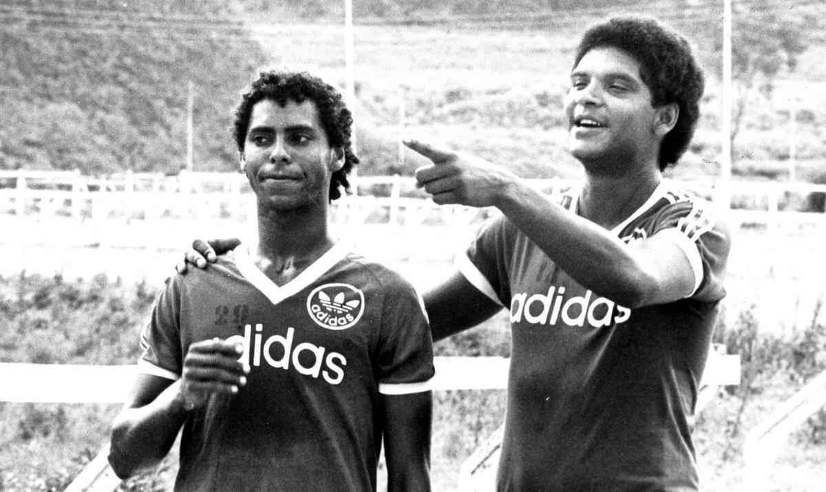 Zagueiro Geraldo ( direita) tambm usou a tarja de capito do Cruzeiro em 1984