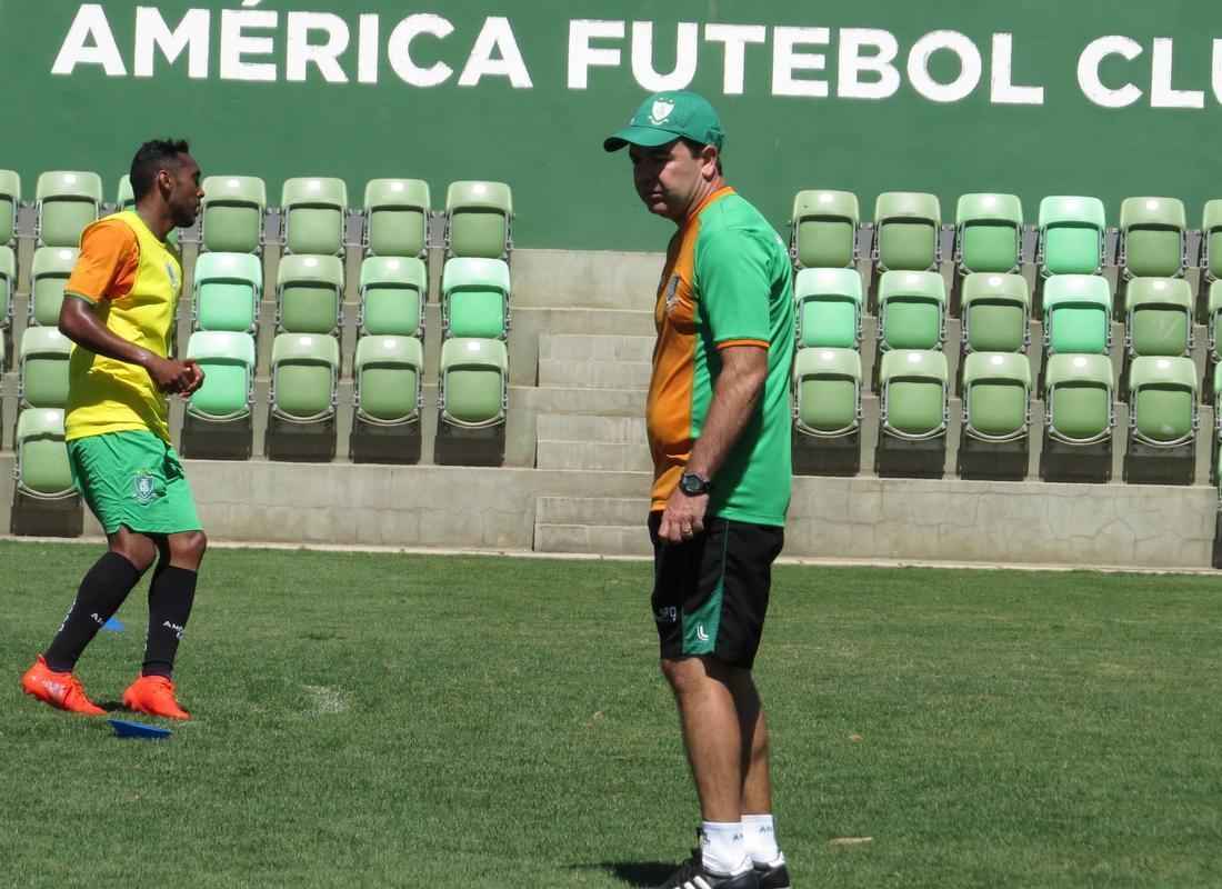 Fotos do treino do Amrica, nesta quarta-feira, no CT Lanna Drumond. Atividade com bola fechou preparao do Coelho para o clssico contra o Cruzeiro, marcado para esta quinta, s 21h, no Independncia, pela 23 rodada do Campeonato Brasileiro