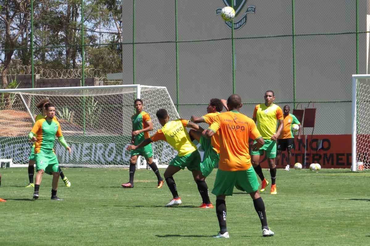 Fotos do treino do Amrica, nesta quarta-feira, no CT Lanna Drumond. Atividade com bola fechou preparao do Coelho para o clssico contra o Cruzeiro, marcado para esta quinta, s 21h, no Independncia, pela 23 rodada do Campeonato Brasileiro