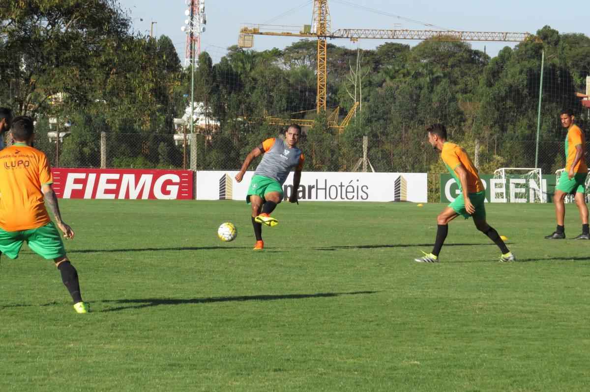 Fotos do treino do Amrica, nesta quarta-feira, no CT Lanna Drumond. Atividade com bola fechou preparao do Coelho para o clssico contra o Cruzeiro, marcado para esta quinta, s 21h, no Independncia, pela 23 rodada do Campeonato Brasileiro