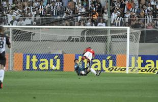 Atlético bate o Vitória por 2 a 1, no Independência, com gols de Fred, e mantém briga pela liderança