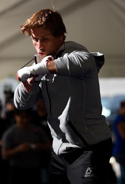 Experiente Urijah Faber durante treino; California Kid encara Jimmie Rivera no UFC 203