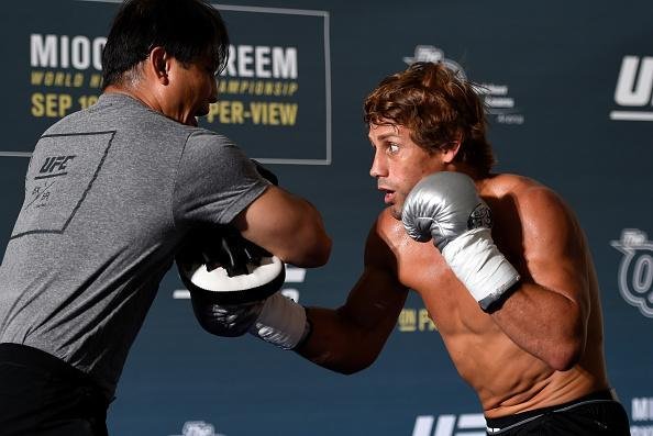Experiente Urijah Faber durante treino; California Kid encara Jimmie Rivera no UFC 203