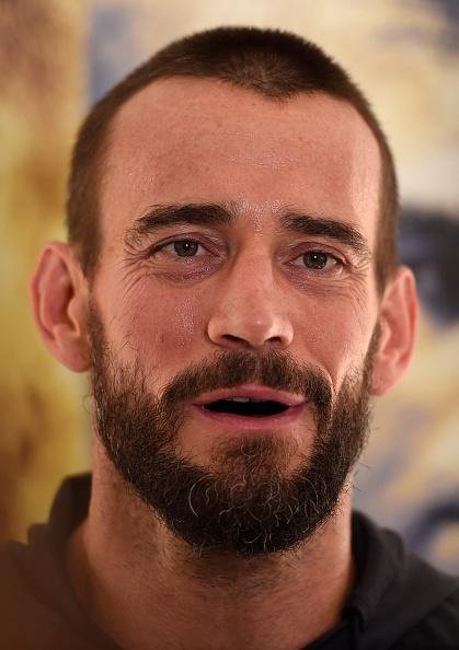 Astro do WWE, Phil Brook, mais conhecido como CM Punk, estreia no UFC e nas artes marciais mistas contra Mickey Call