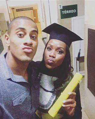 O mineiro Ricardo Lucarelli foi recebido com festa e churrasco em Belo Horizonte, dias aps o ouro olmpico no vlei. Aproveitou as curtas frias para participar da formatura da irm (foto) e matar a saudade dos amigos. Em seguida, jogou amistosos com a Seleo Brasileira e j se prepara para a nova temporada com o Taubat.