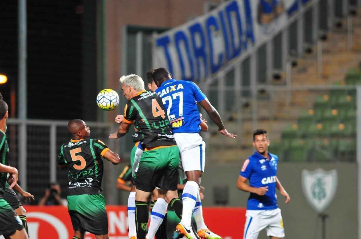 Imagens do clssico entre Amrica e Cruzeiro, no Independncia, pelo Campeonato Brasileiro