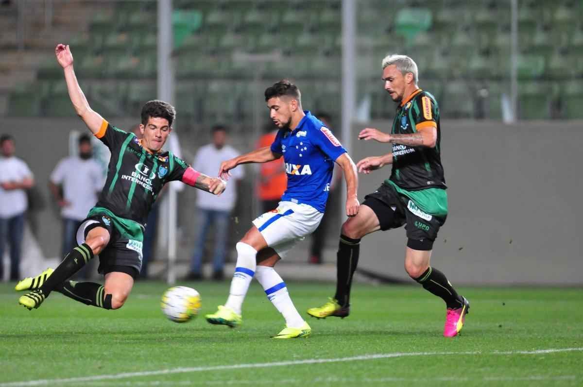 Imagens do clssico entre Amrica e Cruzeiro, no Independncia, pelo Campeonato Brasileiro