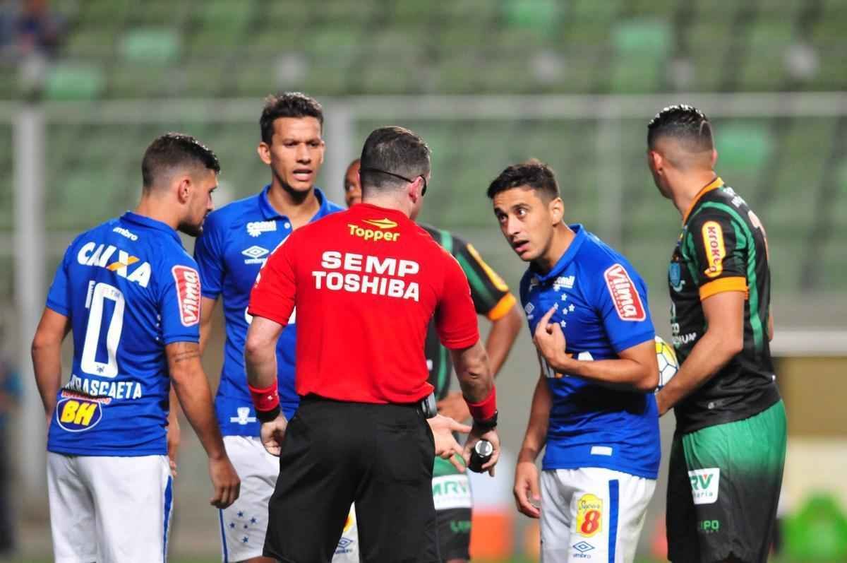 Imagens do clssico entre Amrica e Cruzeiro, no Independncia, pelo Campeonato Brasileiro