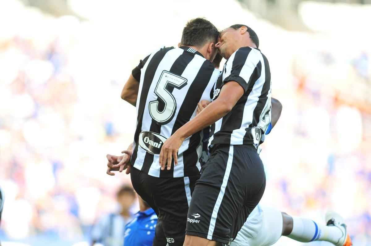 Imagens do jogo entre Cruzeiro e Botafogo no Mineiro