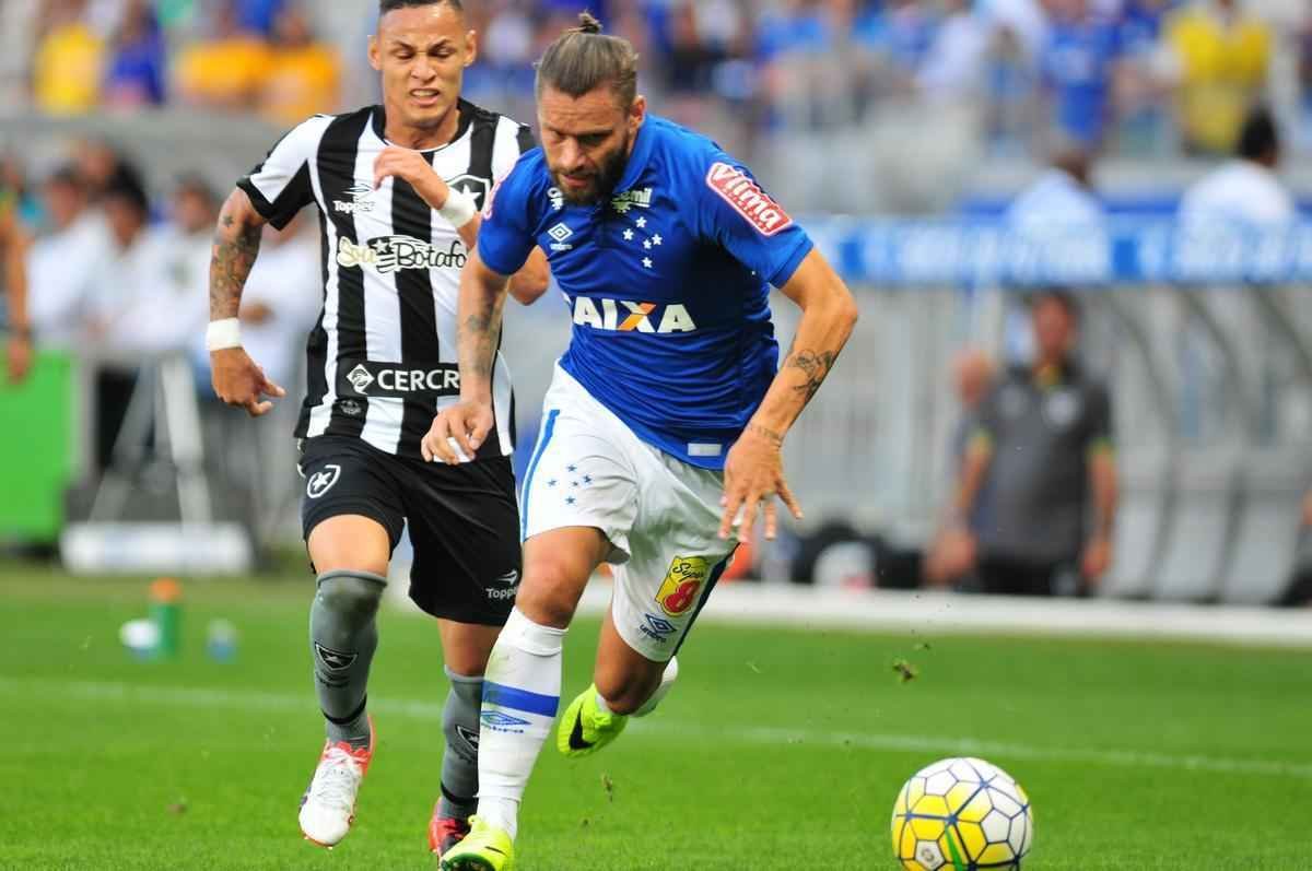 Imagens do jogo entre Cruzeiro e Botafogo no Mineiro