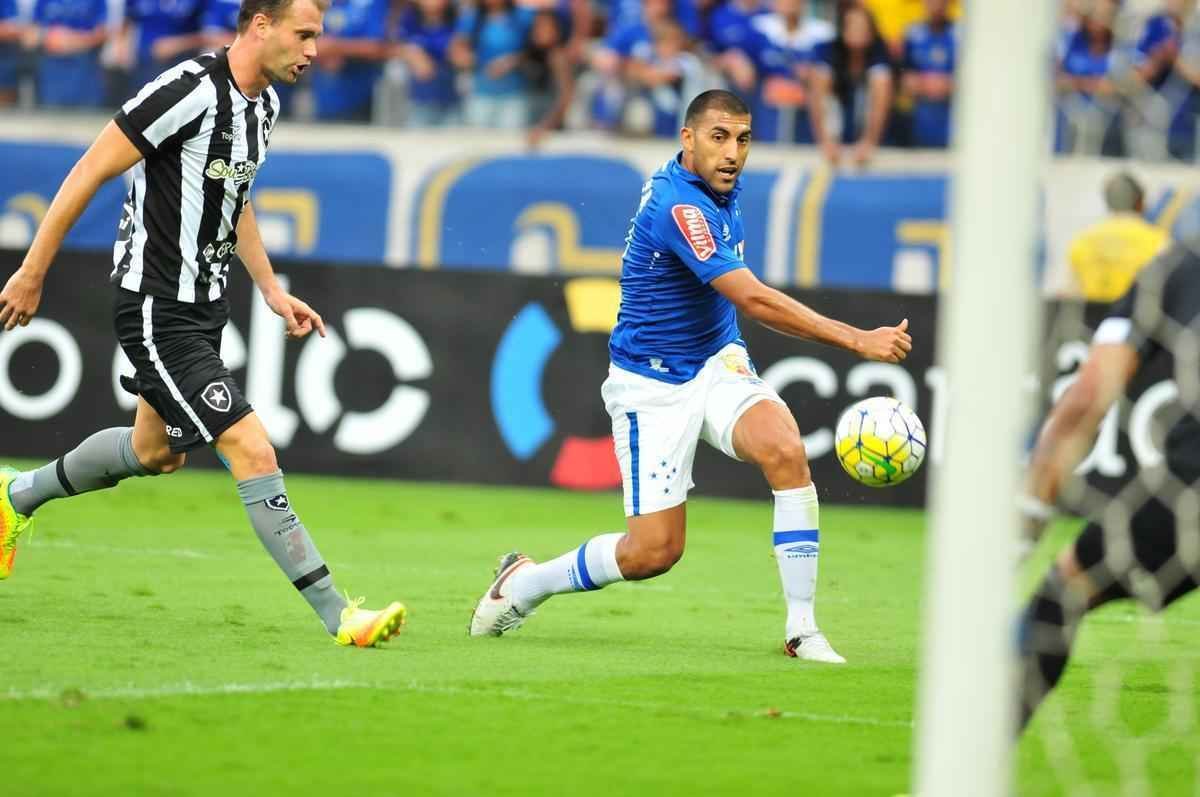 Imagens do jogo entre Cruzeiro e Botafogo no Mineiro