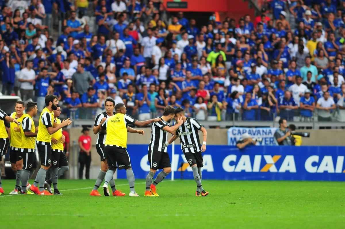 Imagens do jogo entre Cruzeiro e Botafogo no Mineiro