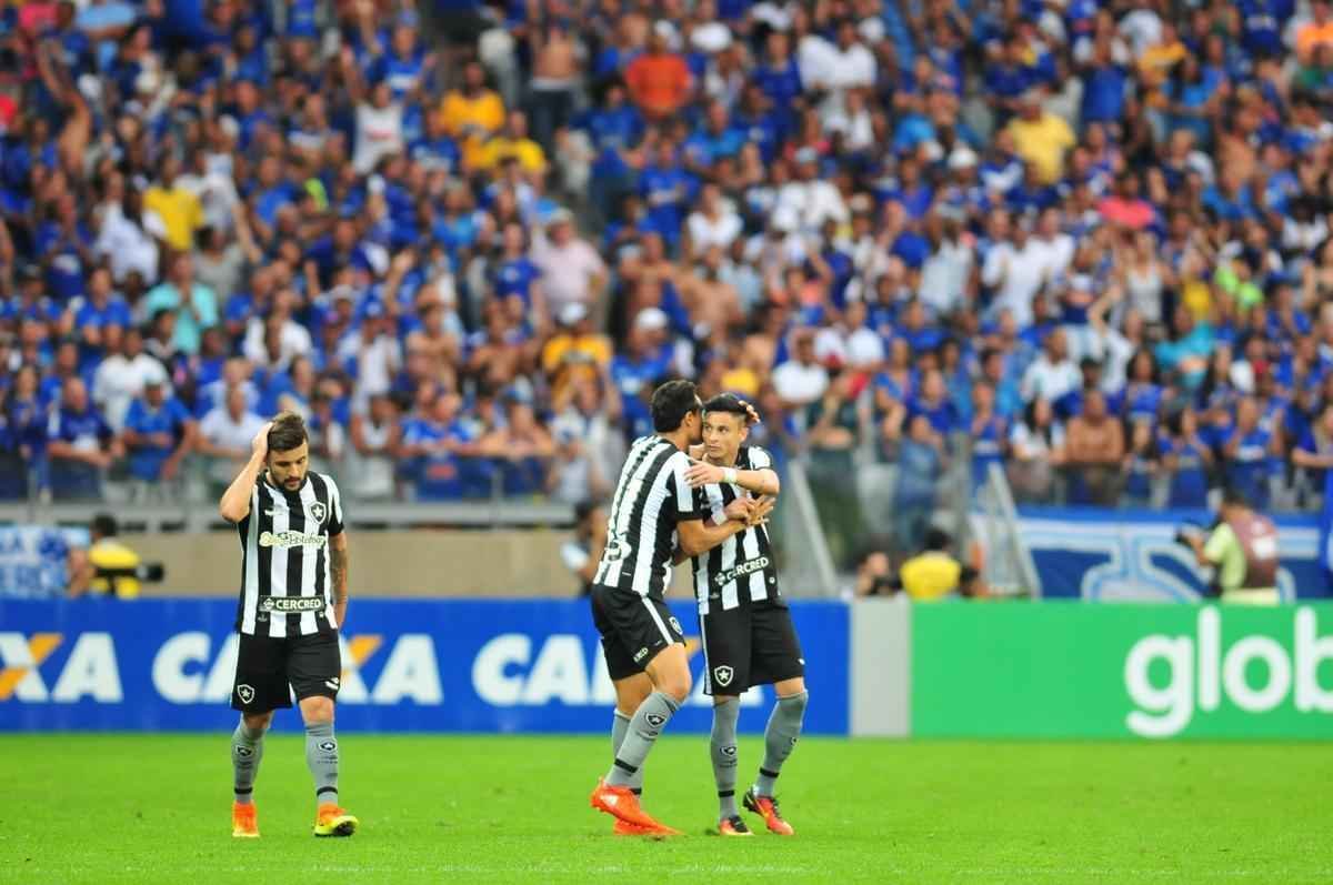 Imagens do jogo entre Cruzeiro e Botafogo no Mineiro