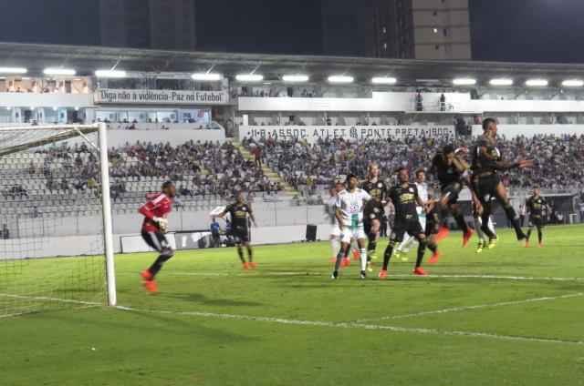 Ponte Preta x Amrica, jogo disputado em Campinas pelo Campeonato Brasileiro