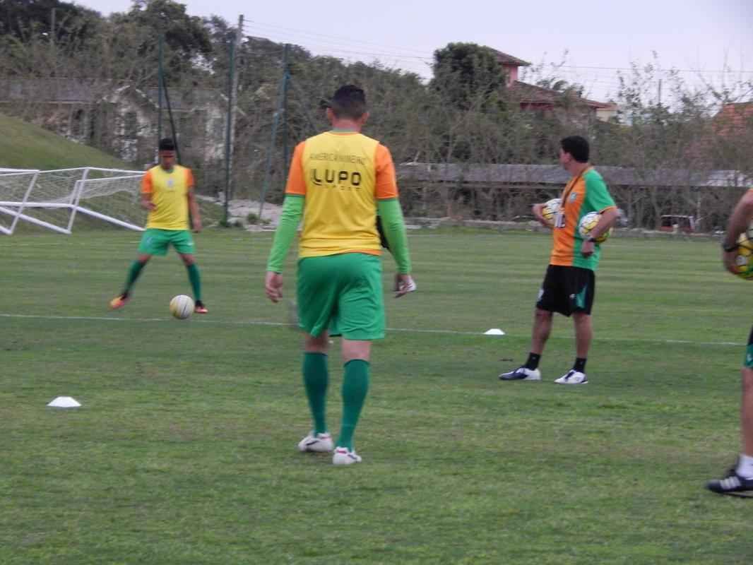 Amrica treinou na tarde desta tera-feira no campo anexo ao resort onde a delegao est concentrada, no Costo do Santinho, em Florianpolis