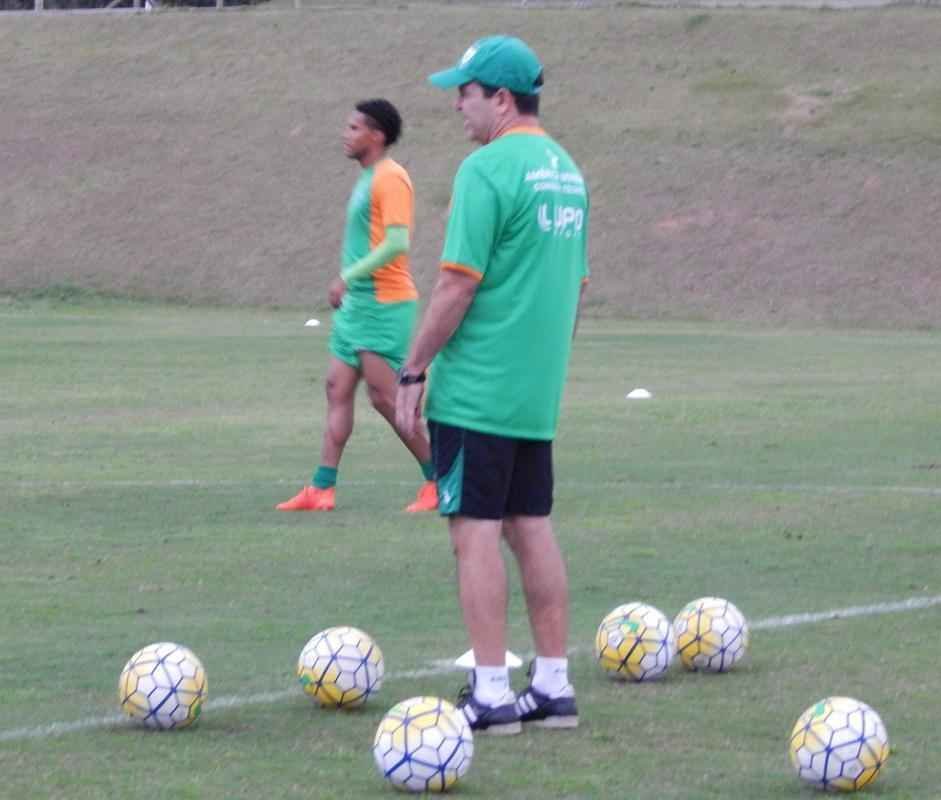 Amrica treinou na tarde desta tera-feira no campo anexo ao resort onde a delegao est concentrada, no Costo do Santinho, em Florianpolis