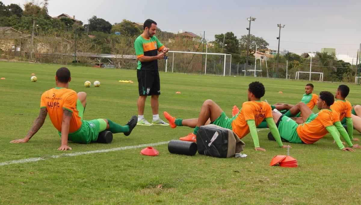 Amrica treinou na tarde desta tera-feira no campo anexo ao resort onde a delegao est concentrada, no Costo do Santinho, em Florianpolis