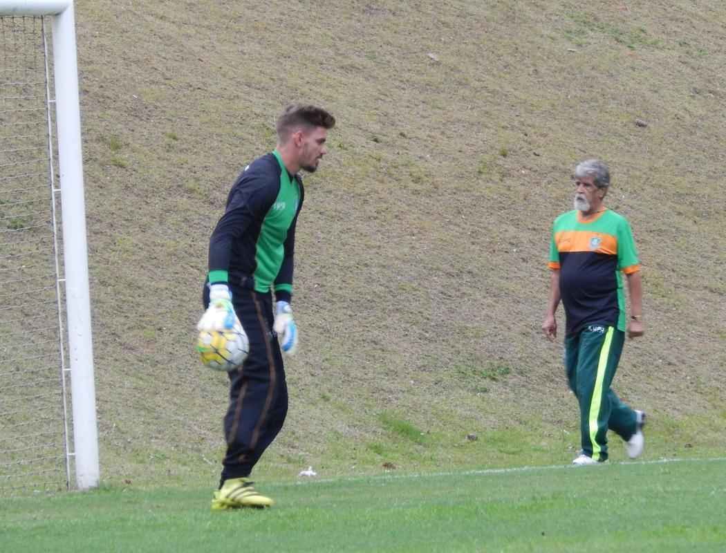 Amrica treinou na tarde desta tera-feira no campo anexo ao resort onde a delegao est concentrada, no Costo do Santinho, em Florianpolis