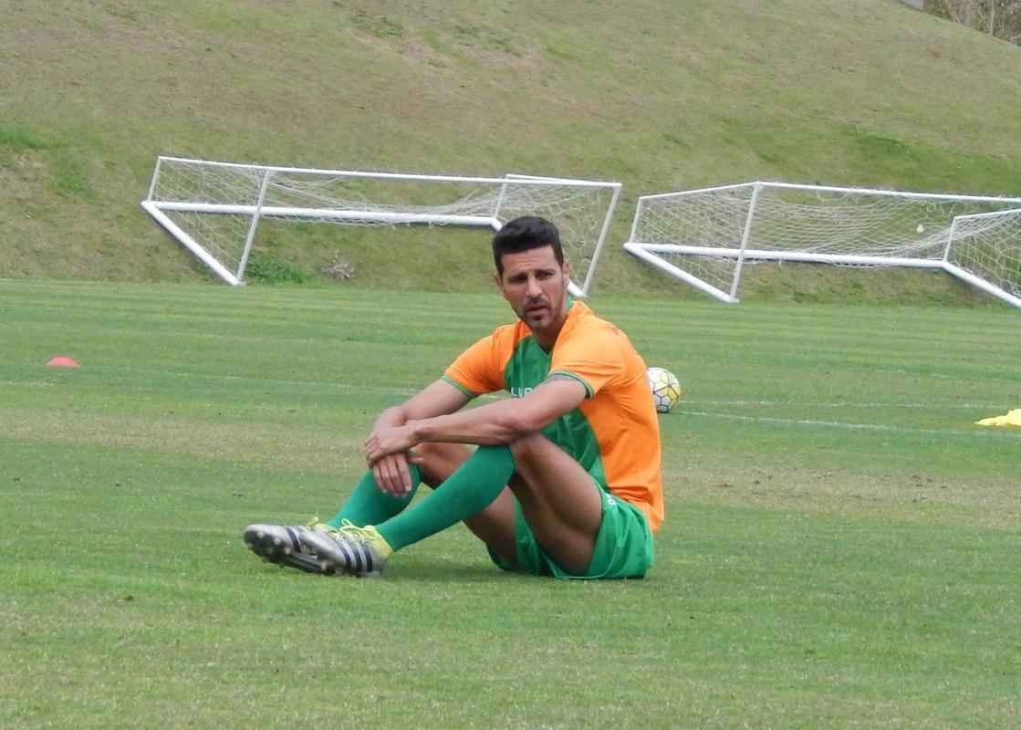 Amrica treinou na tarde desta tera-feira no campo anexo ao resort onde a delegao est concentrada, no Costo do Santinho, em Florianpolis