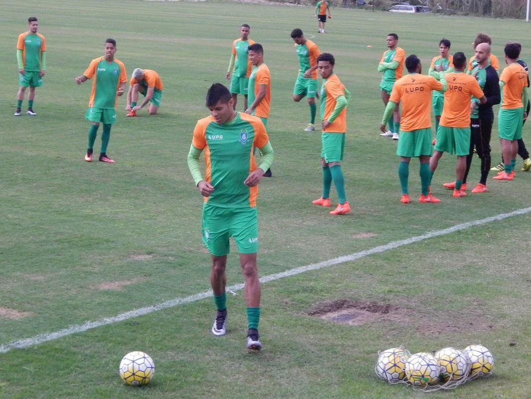 Amrica treinou na tarde desta tera-feira no campo anexo ao resort onde a delegao est concentrada, no Costo do Santinho, em Florianpolis