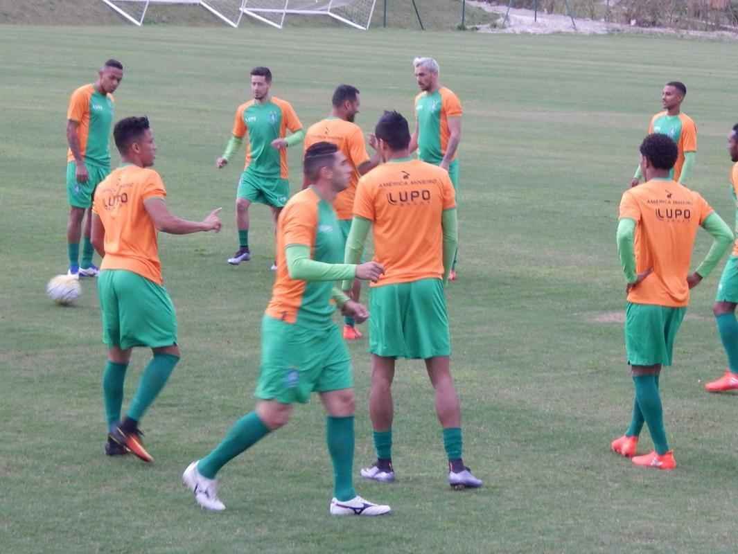 Amrica treinou na tarde desta tera-feira no campo anexo ao resort onde a delegao est concentrada, no Costo do Santinho, em Florianpolis