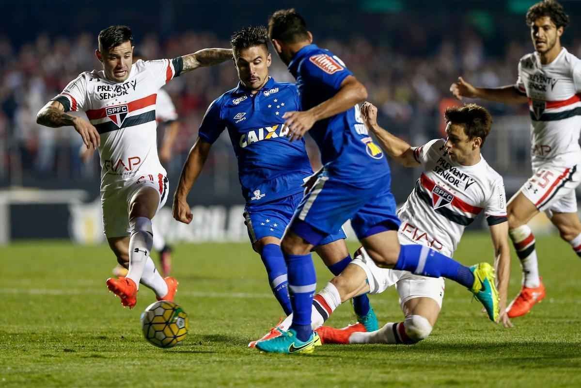 Fotos do jogo entre So Paulo e Cruzeiro, no Morumbi, pela 25 rodada do Campeonato Brasileiro
