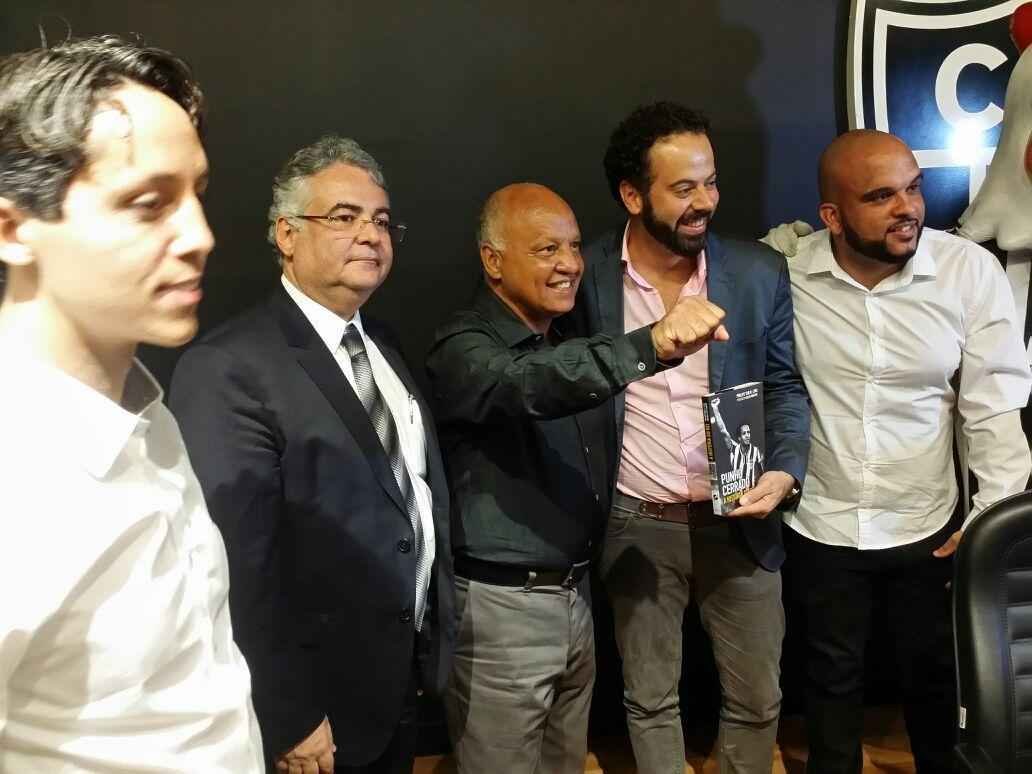 Biografia do dolo atleticano Reinaldo  lanada na Sede do Galo, em Lourdes