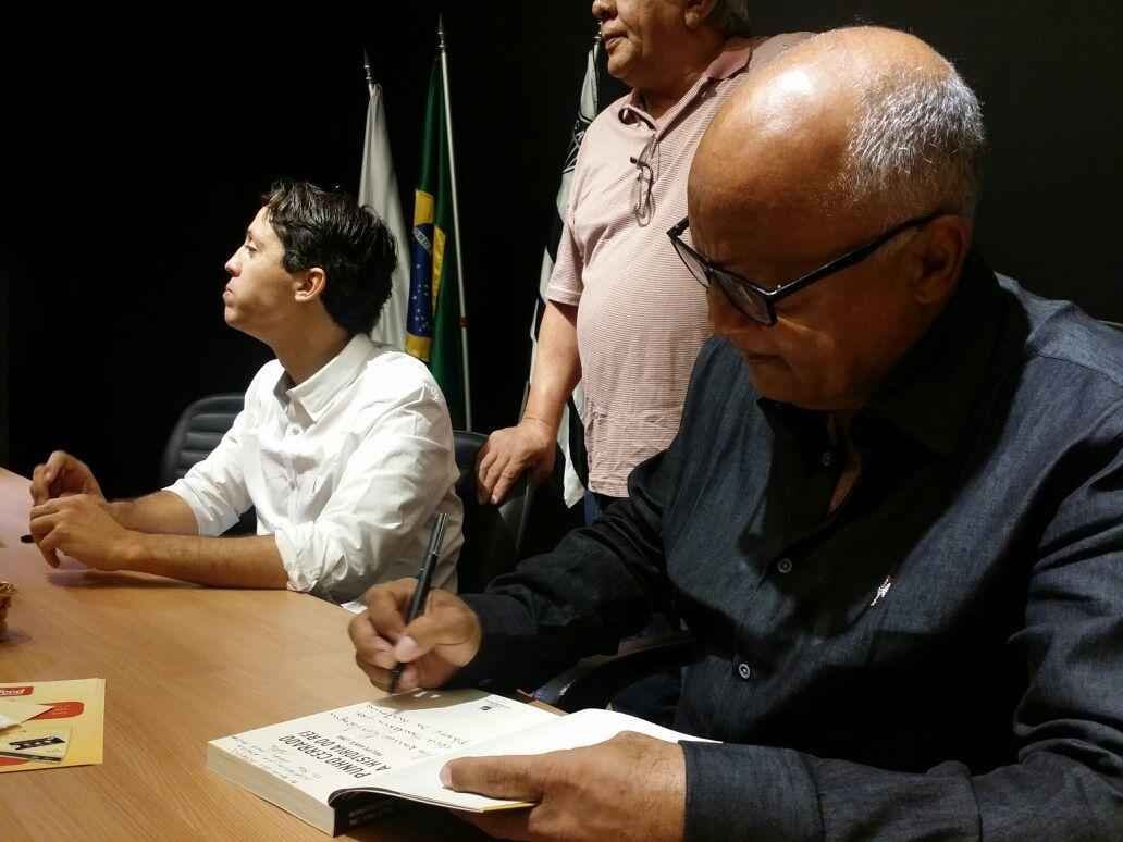 Biografia do dolo atleticano Reinaldo  lanada na Sede do Galo, em Lourdes