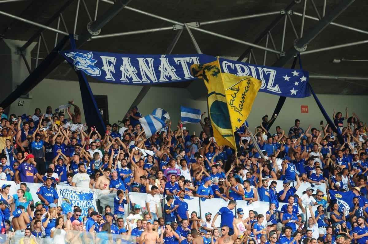 Imagens da torcida do Cruzeiro no clssico contra o Atltico, no Mineiro