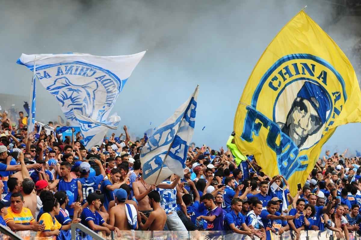 Imagens da torcida do Cruzeiro no clssico contra o Atltico, no Mineiro