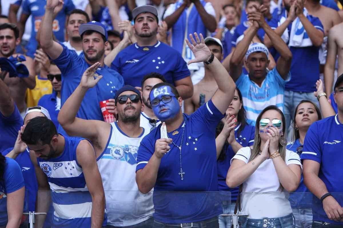 Imagens da torcida do Cruzeiro no clssico contra o Atltico, no Mineiro
