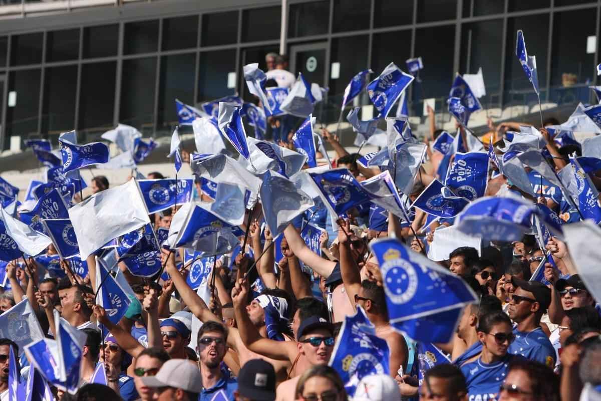 Imagens da torcida do Cruzeiro no clssico contra o Atltico, no Mineiro