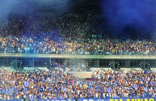 Imagens do primeiro tempo do clssico entre Cruzeiro e Atltico, no Mineiro, pela 26 rodada