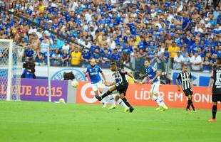 Imagens do primeiro tempo do clssico entre Cruzeiro e Atltico, no Mineiro, pela 26 rodada