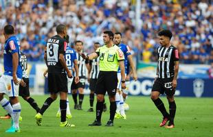 Imagens do primeiro tempo do clssico entre Cruzeiro e Atltico, no Mineiro