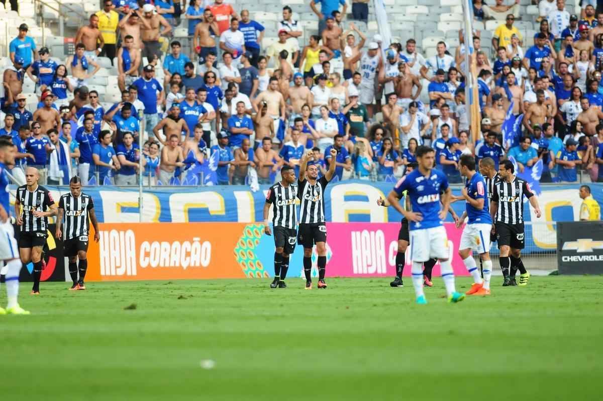 Clayton abriu o placar para o Atltico aos 30 minutos, com arremate de cabea