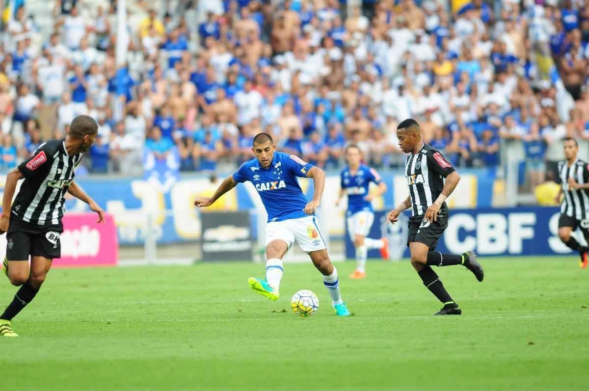 Imagens da parte final do primeiro tempo, com o Atltico em vantagem de 1 a 0