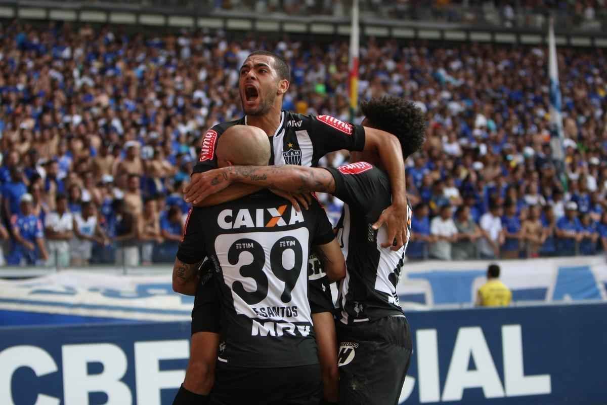 Imagens do segundo tempo do clssico entre Cruzeiro e Atltico, no Mineiro