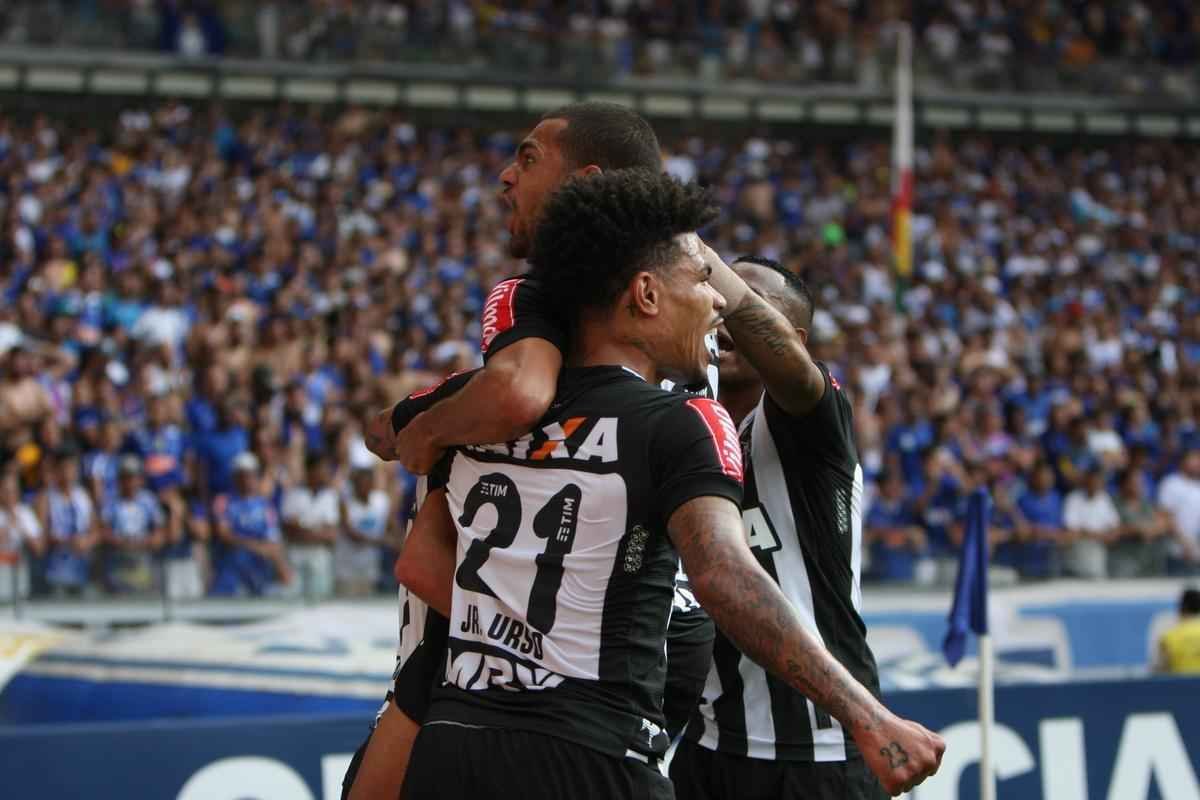 Imagens do segundo tempo do clssico entre Cruzeiro e Atltico, no Mineiro