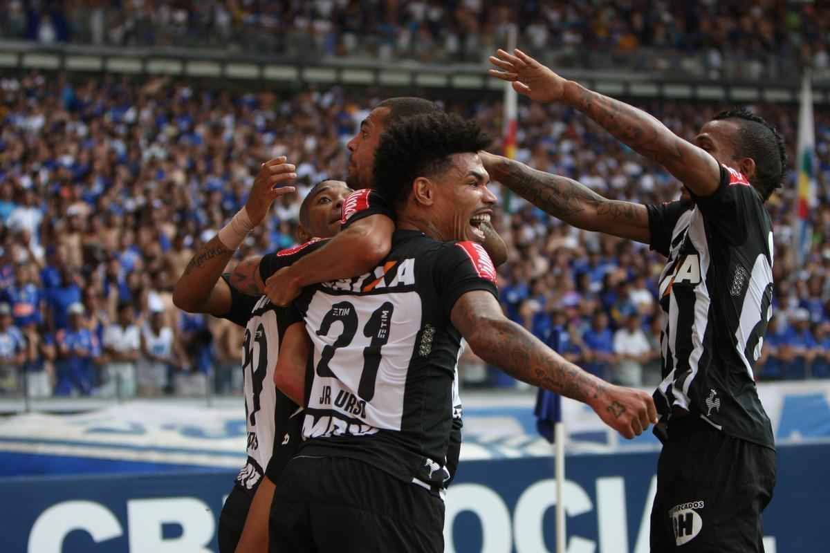 Imagens do segundo tempo do clssico entre Cruzeiro e Atltico, no Mineiro