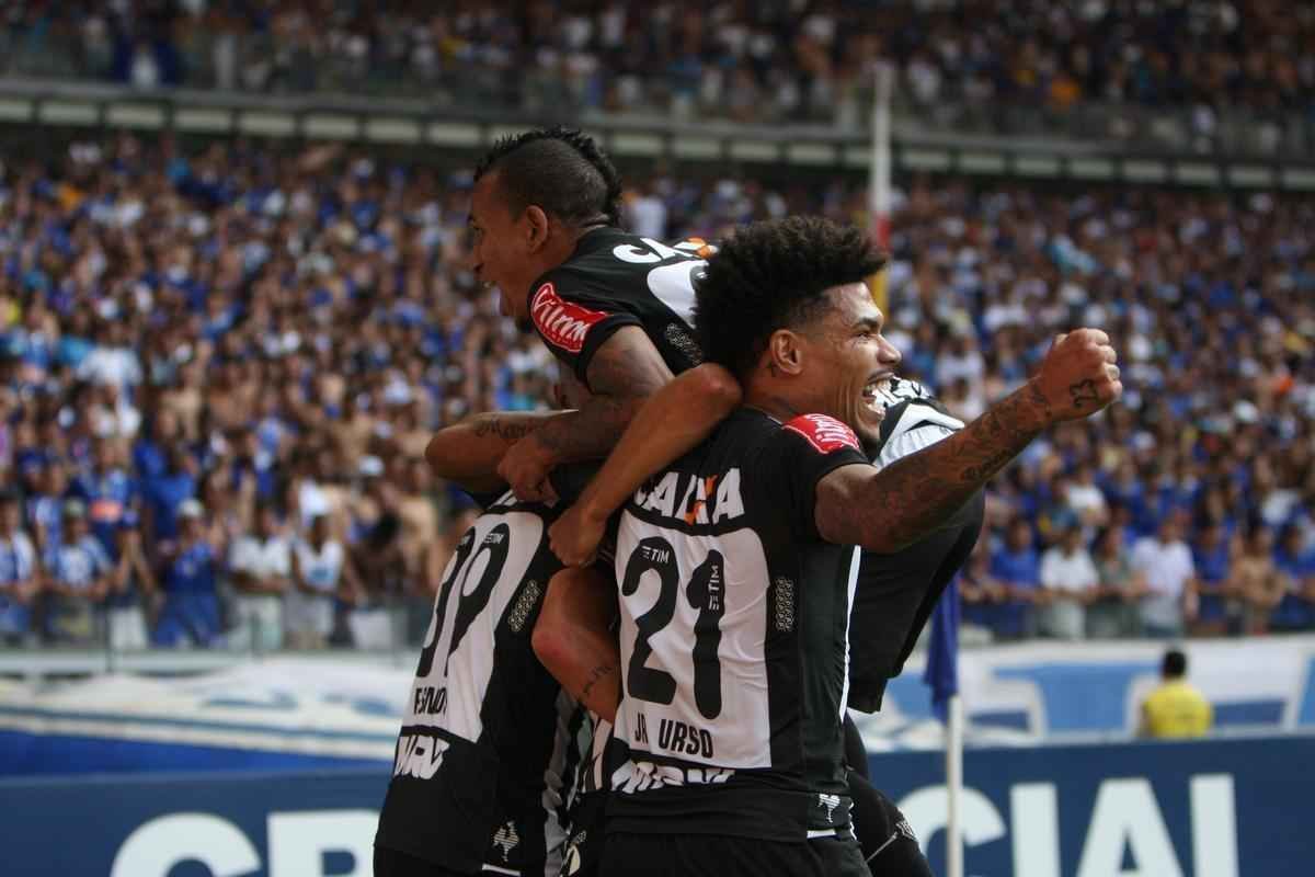 Imagens do segundo tempo do clssico entre Cruzeiro e Atltico, no Mineiro