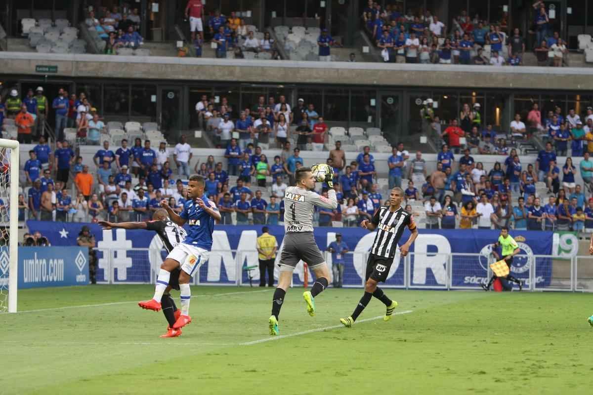 Imagens do segundo tempo do clssico entre Cruzeiro e Atltico, no Mineiro
