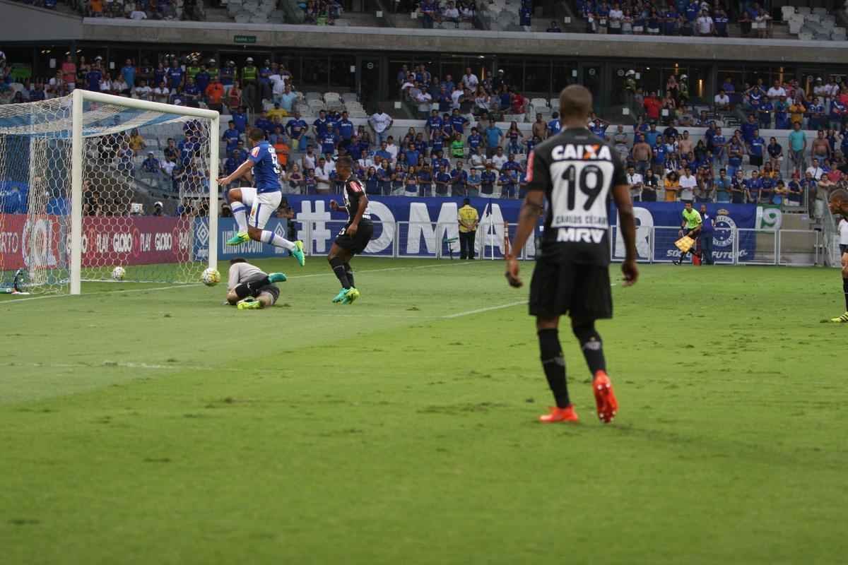 Imagens do segundo tempo do clssico entre Cruzeiro e Atltico, no Mineiro