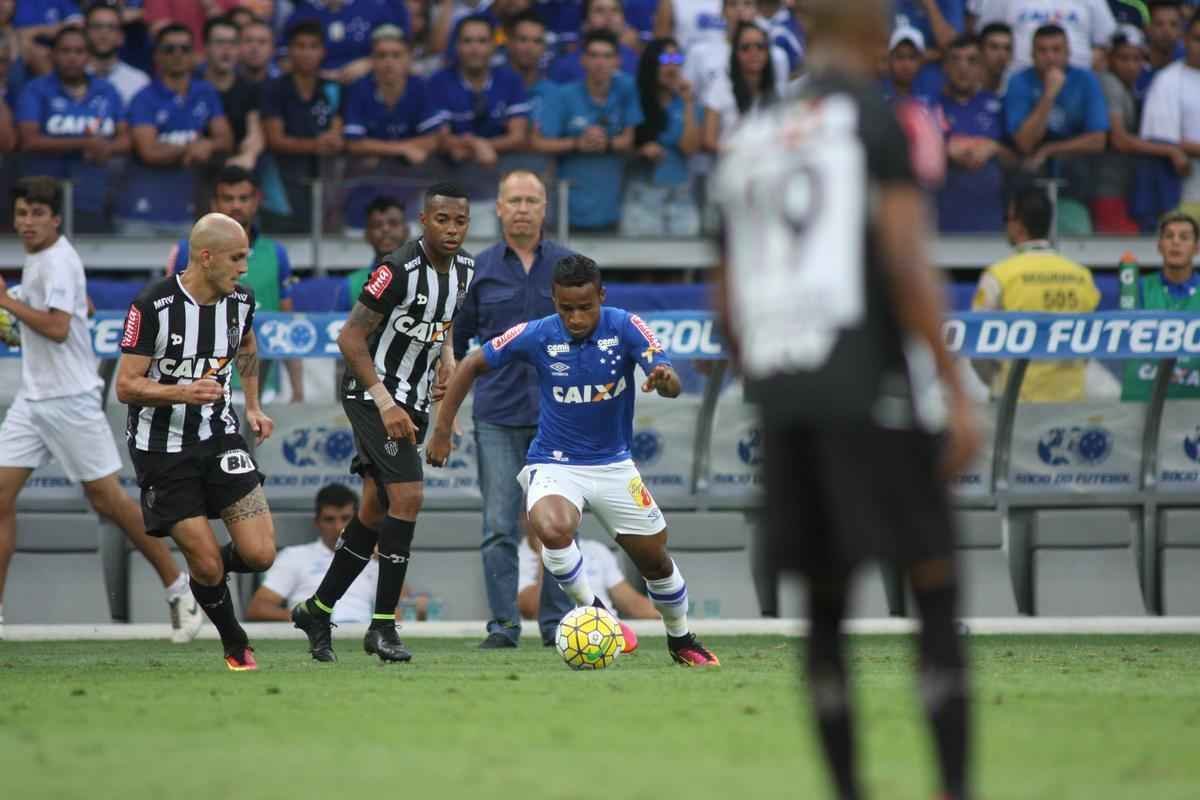 Imagens do segundo tempo do clssico entre Cruzeiro e Atltico, no Mineiro